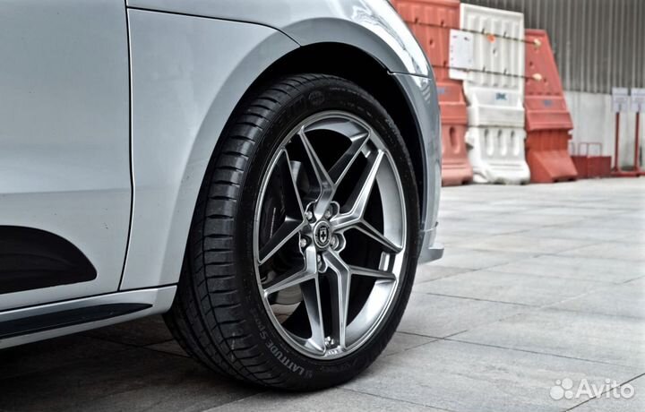 Кованые диски в стиле HRE для Porsche Cayenne R21