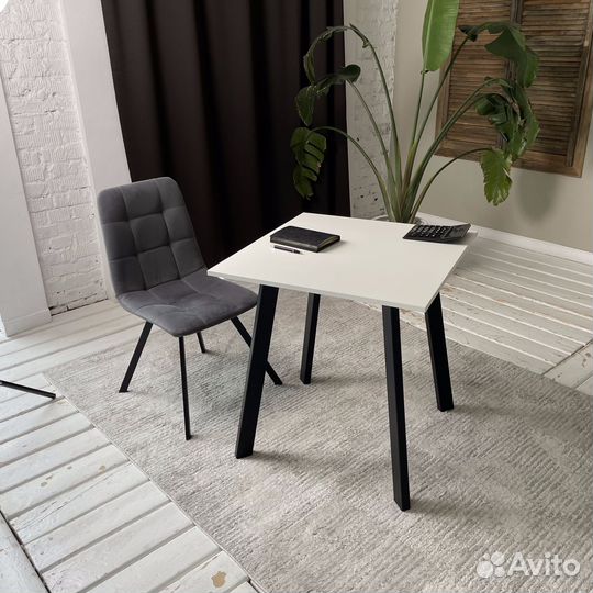 Письменный стол Ник 70*70 см. Черные ножки