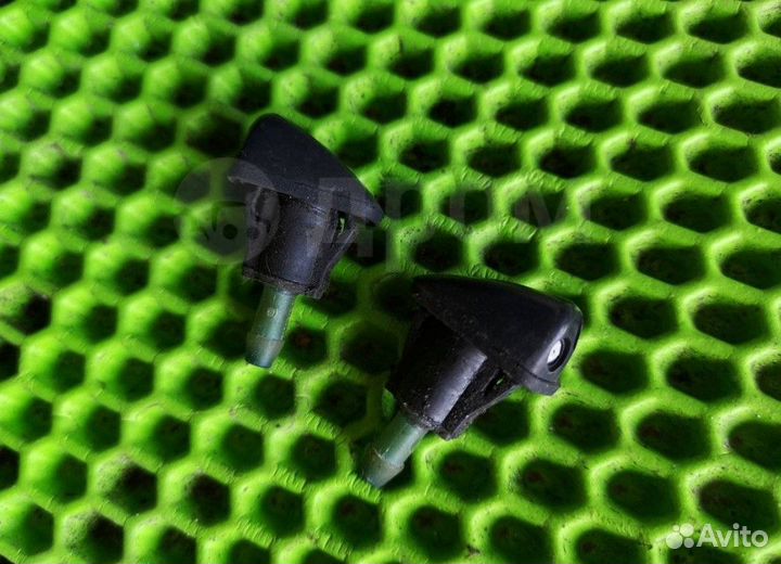 Форсунка омывателя на Hyundai Sonata IV EF 01-12