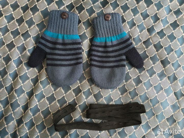 Детские шапки, шарф, манишка, варежки