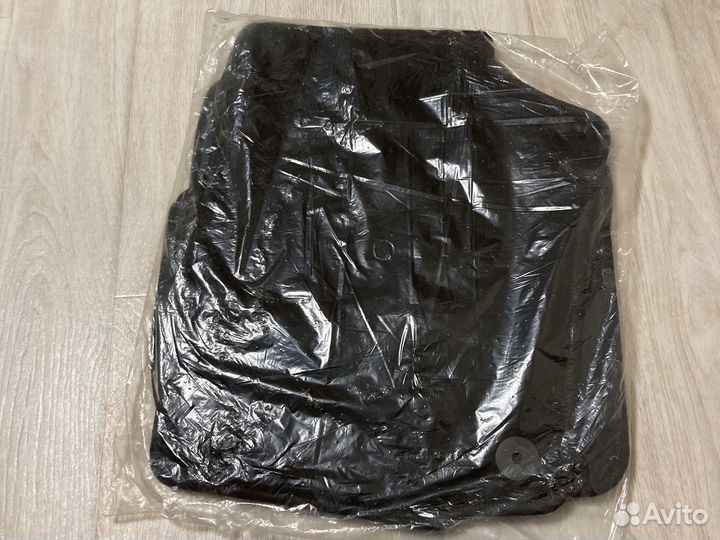 Новые Коврики ворсистые текстиль Skoda Rapid