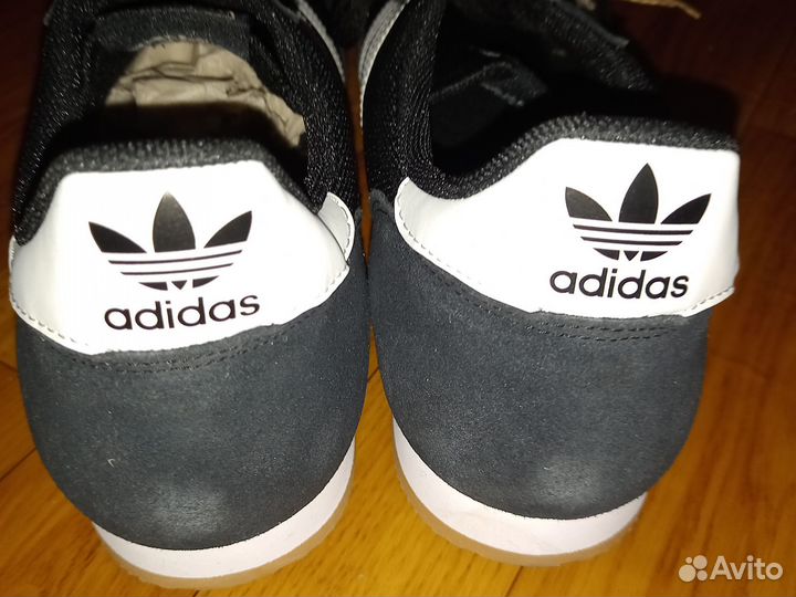 Кроссовки Adidas новые