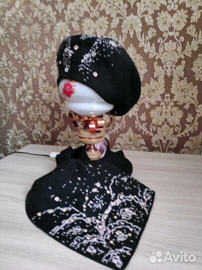 Берет с шарфом