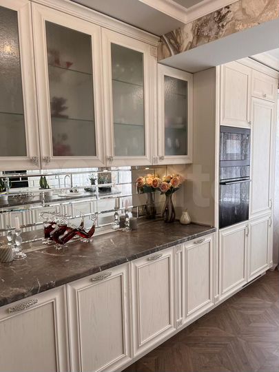 4-к. квартира, 140 м², 10/11 эт.