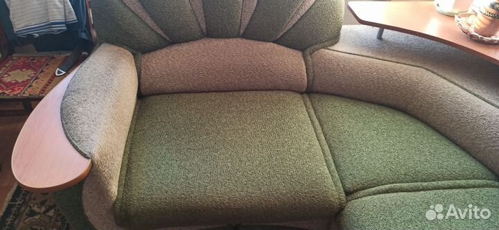 Большой угловой диван