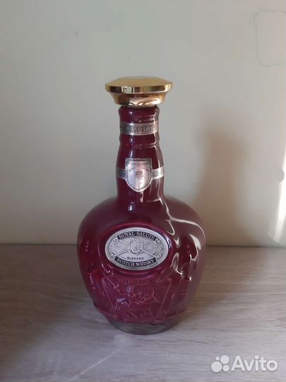 Бутылка коллекционная Chivas Regal фарфоровая