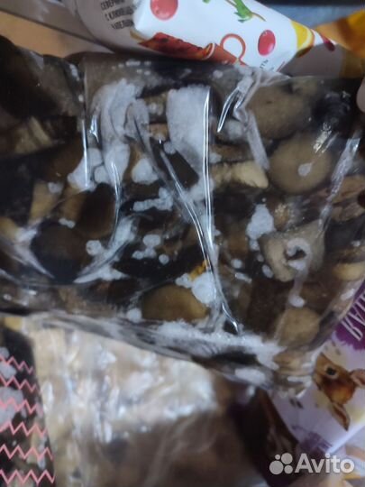 Вареные грибы замороженные,черника замороженная