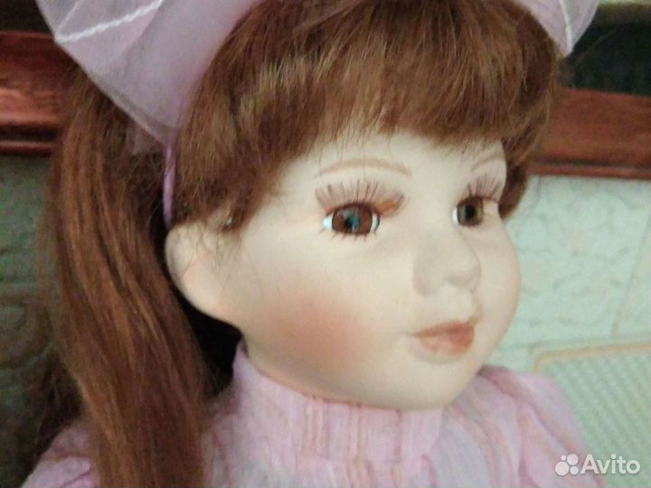 Фарфоровая кукла