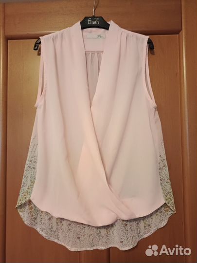 Две изящные женские летние блузки