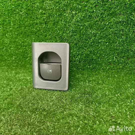Кнопка стеклоподъемника двери задней правой Chery