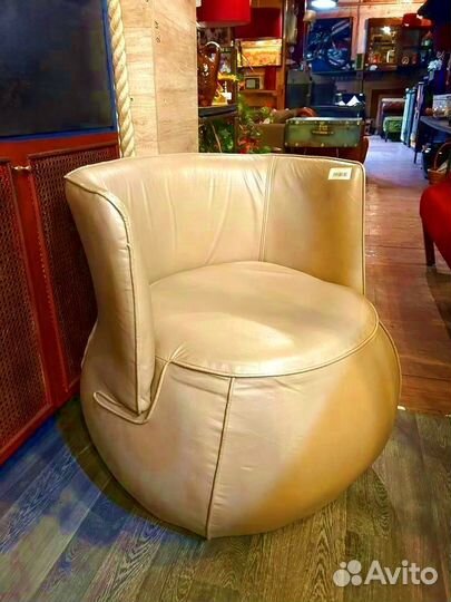 Кресло круглое из кожи