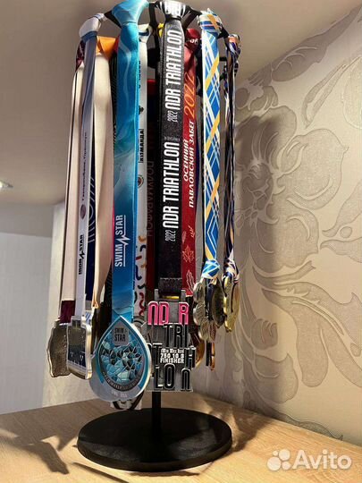 Медальница на стол настольная