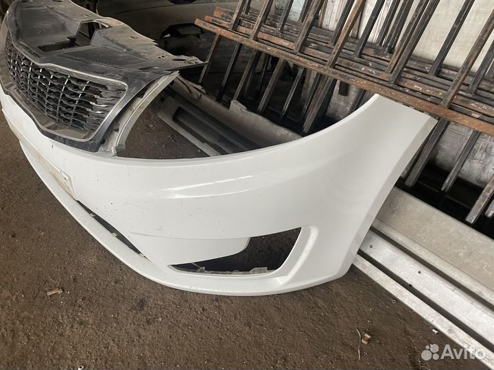 Бампер белый kia rio 2011-2015 + решетка