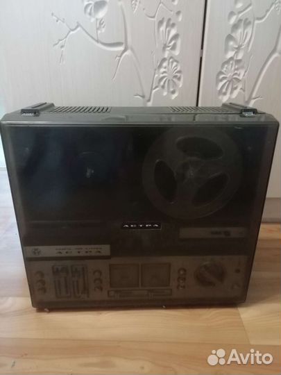 Катушечный магнитофон Астра