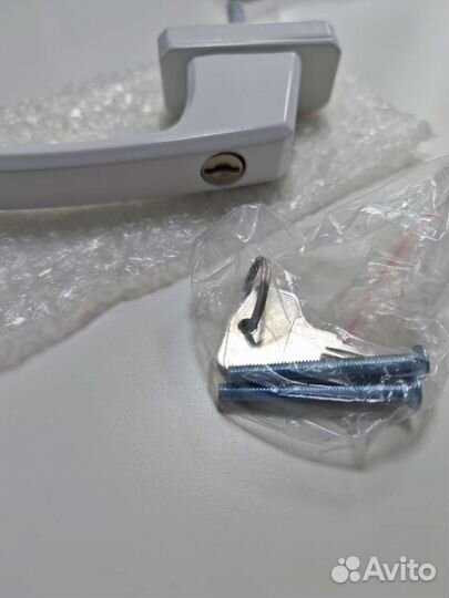 Ручка оконная с замком для безопасности