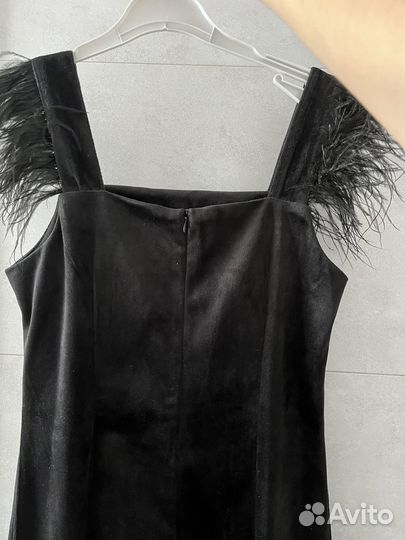 Платье нарядное 42 44 с перьями