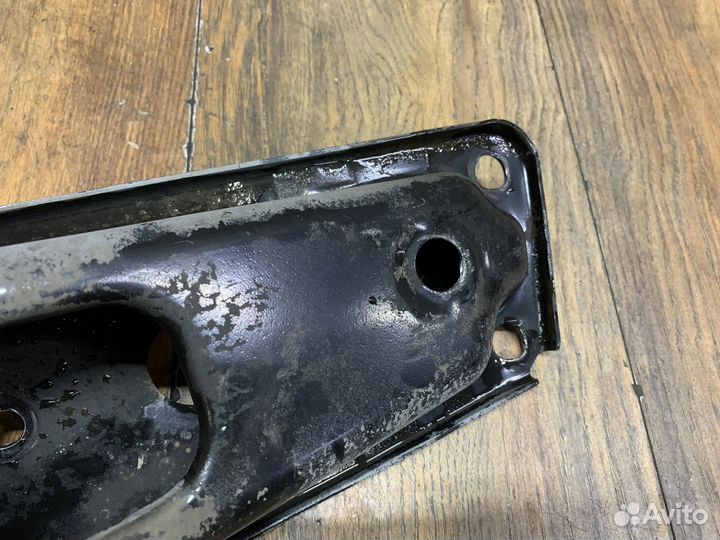 Infiniti M25/Q70 (Y51) Кронштейн кпп АКПП