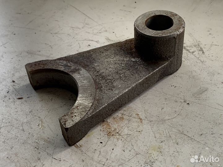 Вилка включения фрикциона 1М63.02.047