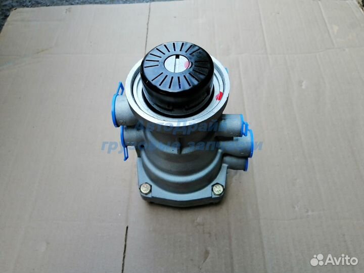 Кран управления тормозами прицепа