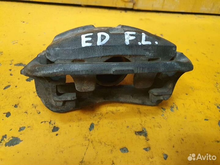 Суппорт тормозной передний левый toyota