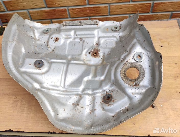 Тепловой экран коллектора Mazda CX-5 1