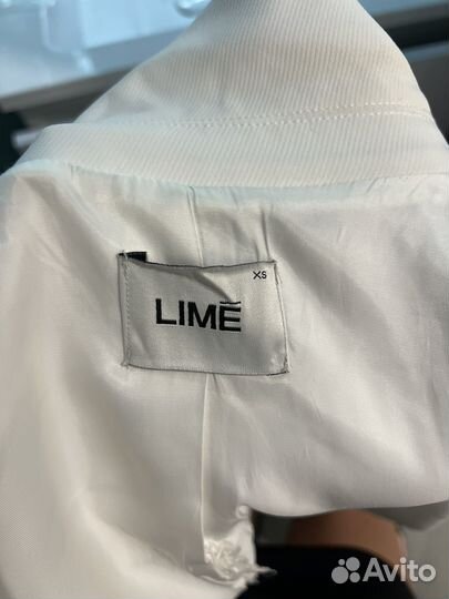 Белый и бежевый пиджак