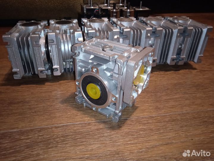 Червячный редуктор RV030 14 мм