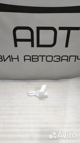 Клипса правая крепления бампера Mitsubishi lancerX