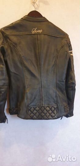 Мотокуртка кожаная женская