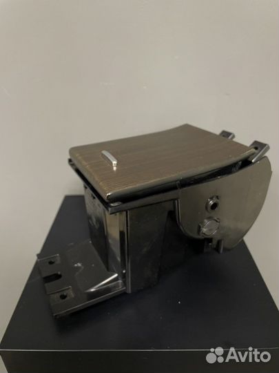 Бардачок центральной консоли Jaguar Xf