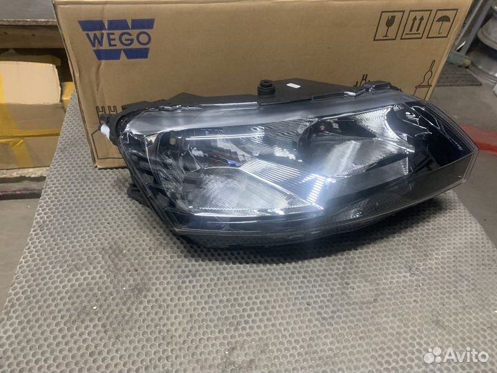 Фара правая Skoda Rapid 2013 2014 2015 2016