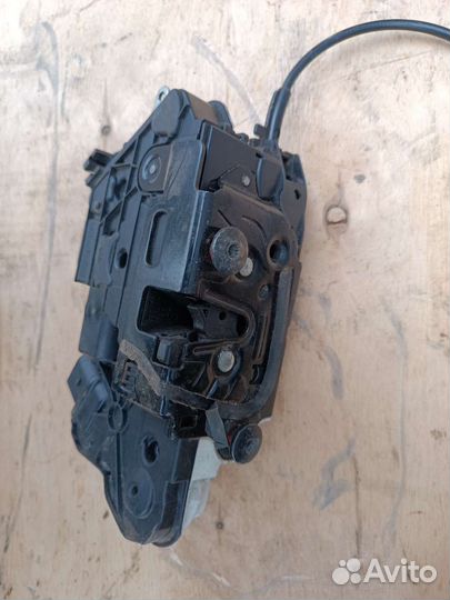 Замок передней левой двери VW Tiguan 1