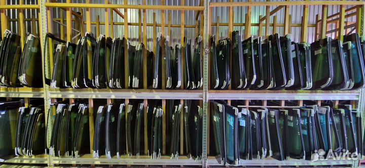 Лобовое стекло с обогревом Kia Carnival III