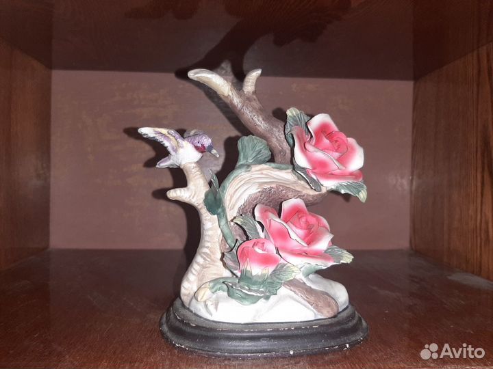 Фарфоровое изделие Розы с птичкой Caravella