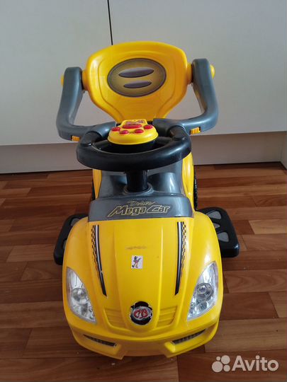 Машина-каталка с ручкой