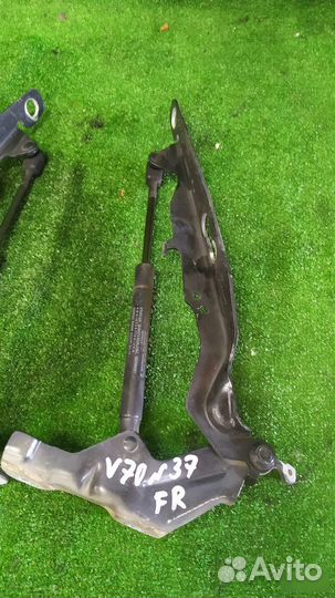 Петля капота Volvo V70 B5254T6