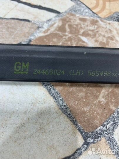 Уплотнитель стекла двери Opel Astra хетчбэк 1.8