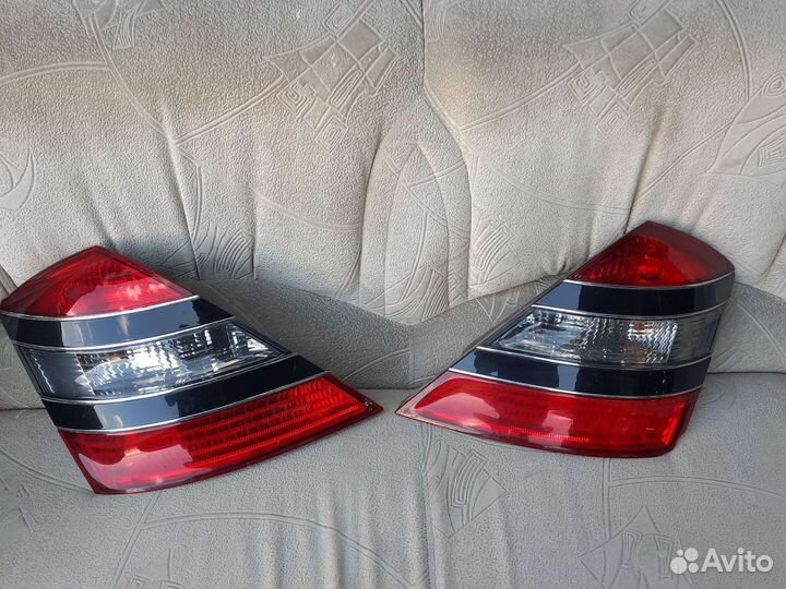 Фонарь задний на W221