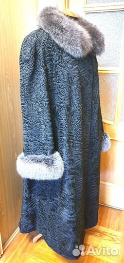 Шуба (пальто) из каракуля с песцом