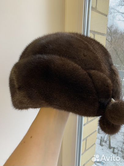 Женские меховые шапки