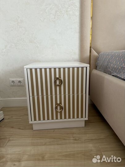 Тумба прикроватная
