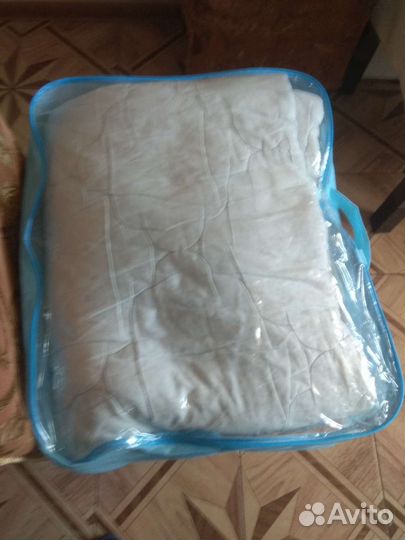 Подушки, одеяло, покрывала