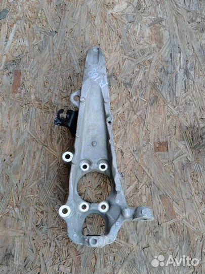 Кулак поворотный передний правый Infiniti Q50 V37