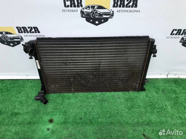 Радиатор системы охлаждения Volkswagen Caddy