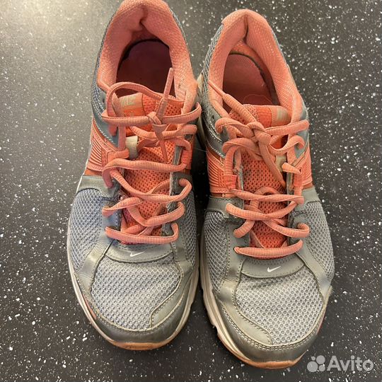 Беговые кроссовки женские nike 41