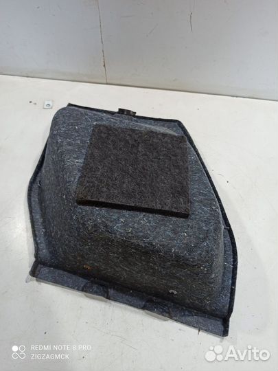 Накладка багажника (задняя левая)