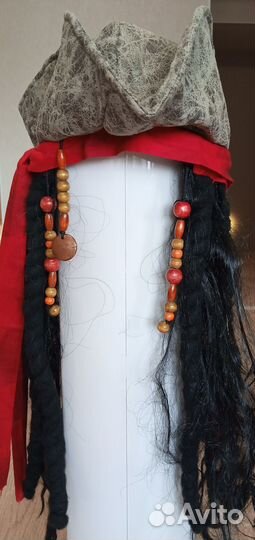 Треуголка Джека Воробья с дредами и бусинами