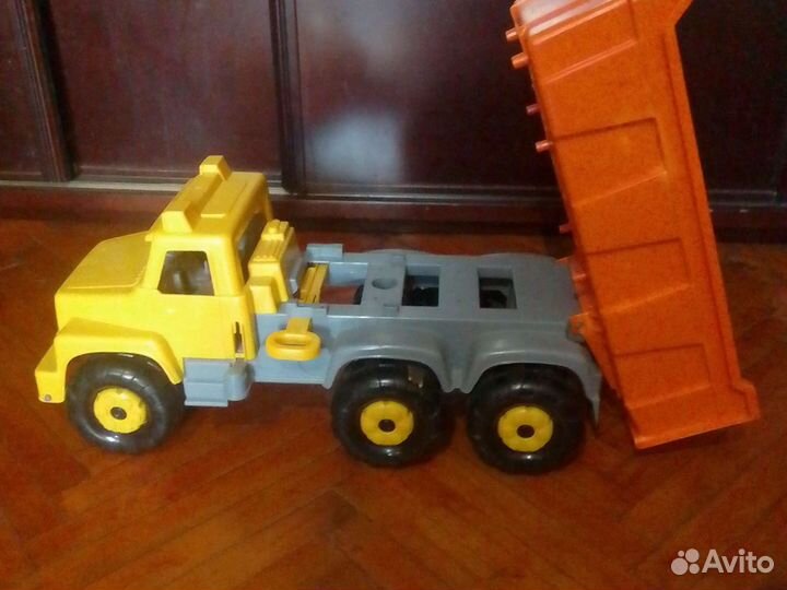 Игрушка грузовик