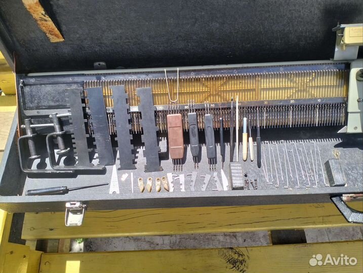 Вязальная машинка Нева 2