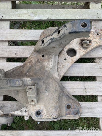 Подрамник передний Mazda 626 GE